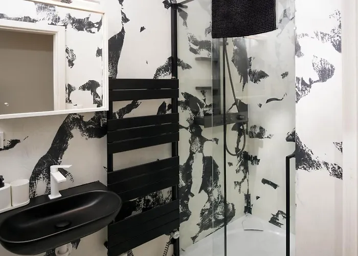 Black & White Apartment Prague By Wenceslas Square And Muzeum