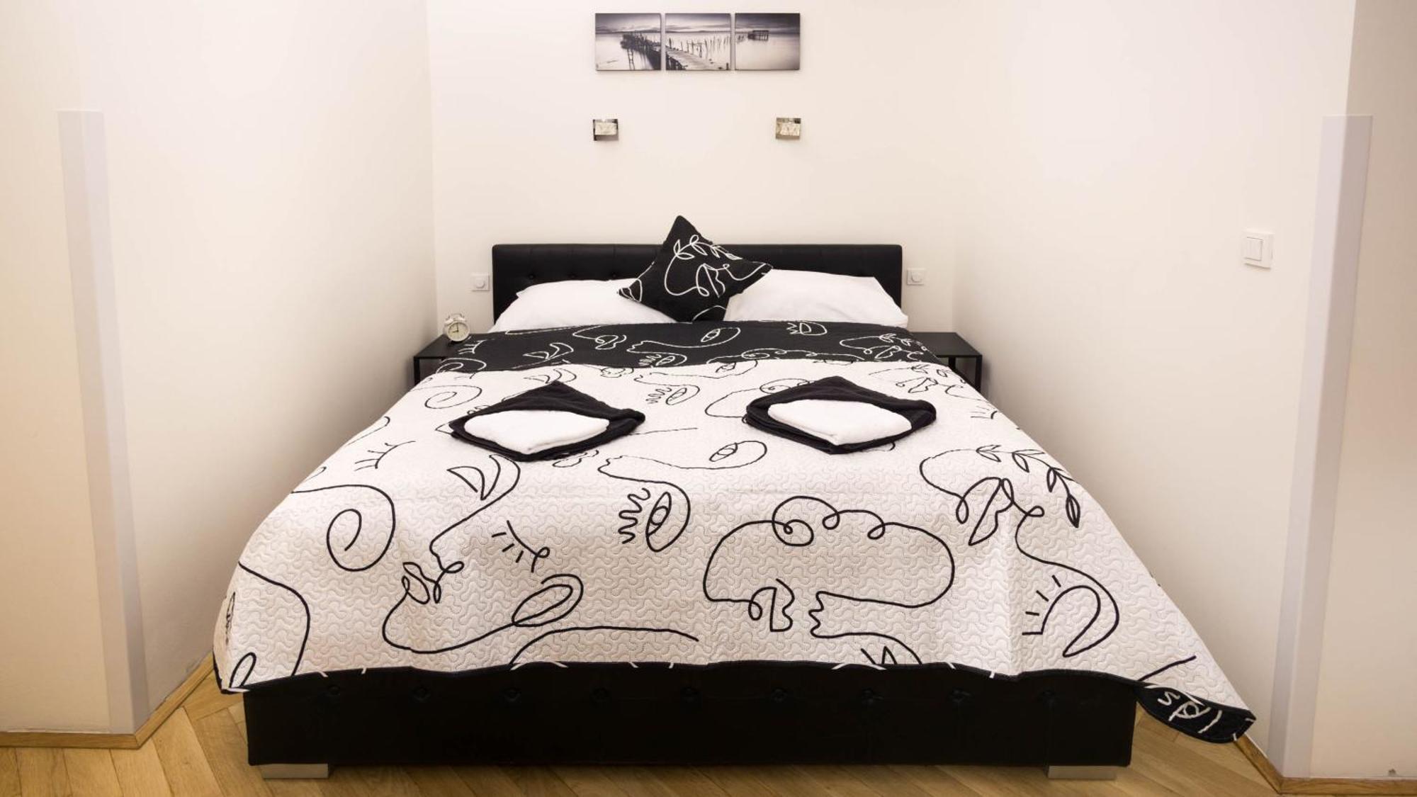 Apartment Black & White Apartment Prague By Wenceslas Square And Muzeum Prague