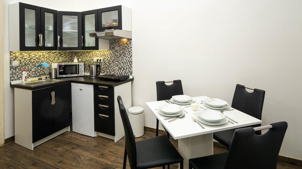 Apartment Black & White Apartment Prague By Wenceslas Square And Muzeum