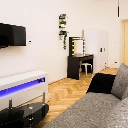 Black & White Apartment Prague By Wenceslas Square And Muzeum Exterior photo