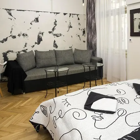 Black & White Apartment Prague By Wenceslas Square And Muzeum Exterior photo