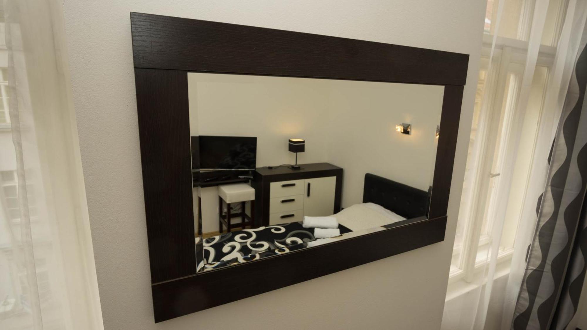 Black & White Apartment Prague By Wenceslas Square And Muzeum Апартаменты *