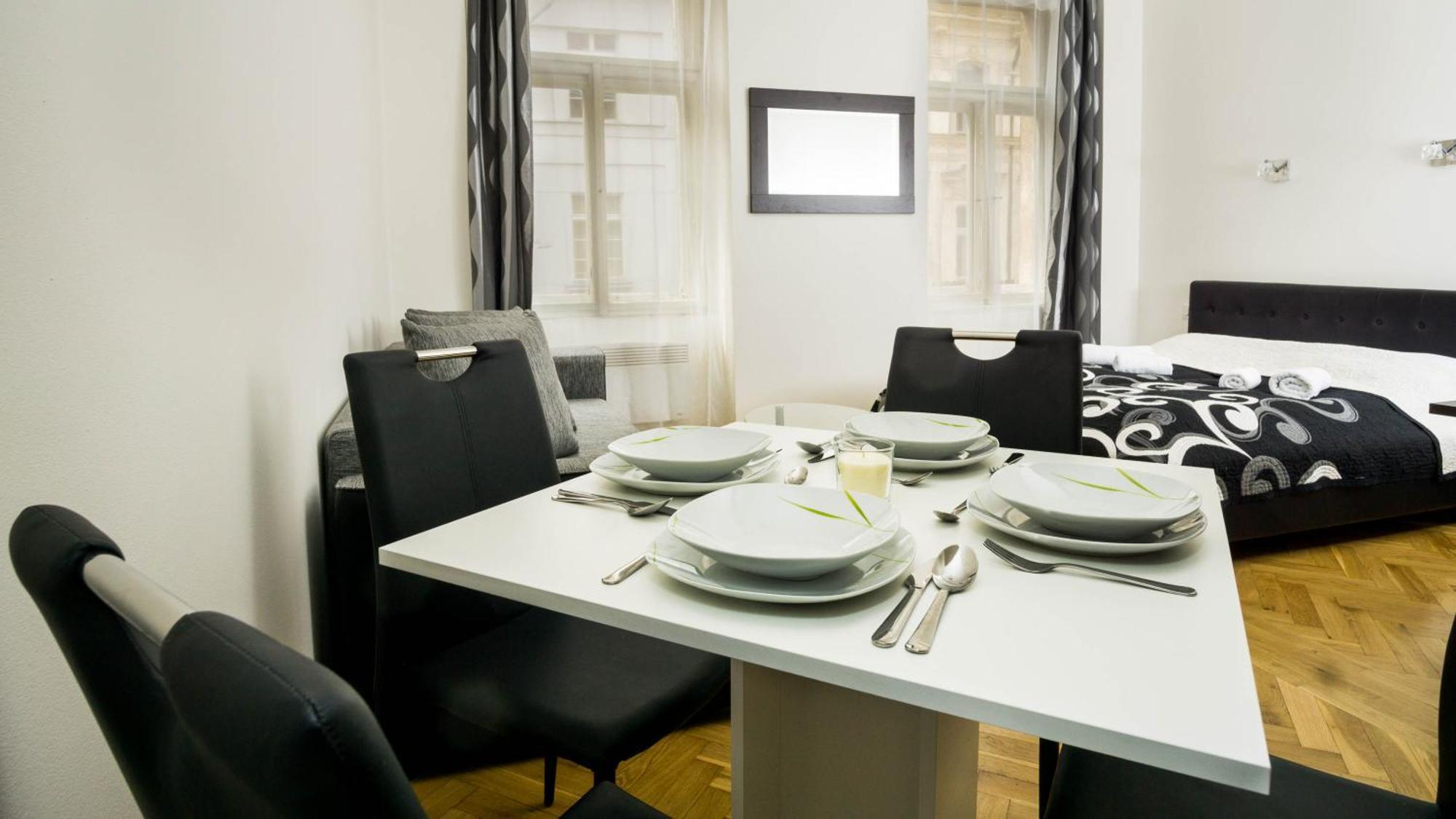 Апартаменты Black & White Apartment Prague By Wenceslas Square And Muzeum Прага