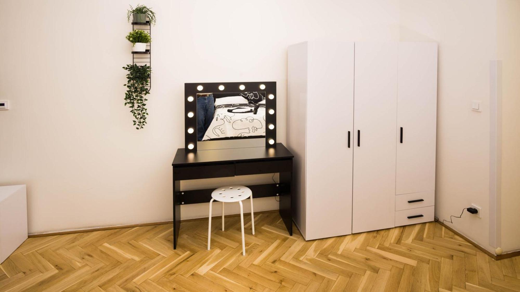 Black & White Apartment Prague By Wenceslas Square And Muzeum Прага