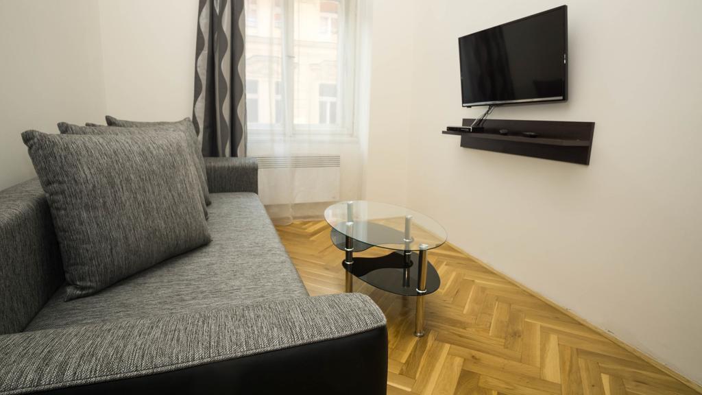 Black & White Apartment Prague By Wenceslas Square And Muzeum Апартаменты