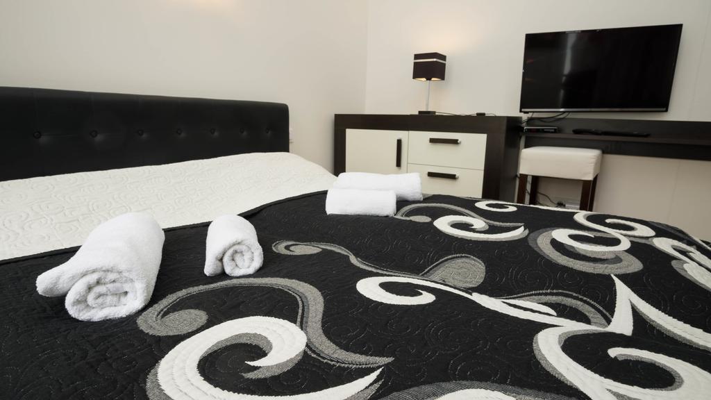 Black & White Apartment Prague By Wenceslas Square And Muzeum Апартаменты Прага